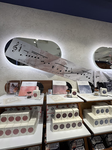 2 Orchard Turn, B4-07 ION Orchard, Singapore 238801