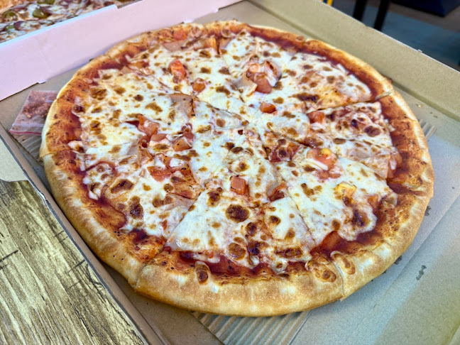 Opinii despre Canadian 2 For 1 Pizza în Singapore - Hospitality and gastronomy