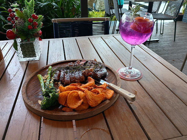 Brewerkz One Fullerton - Hospitality and gastronomy