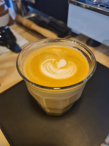 Ji Yue Coffee (集月咖啡) - Hospitality and gastronomy