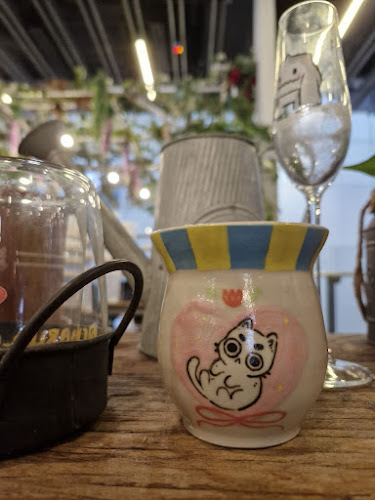 Opinii despre Clayful Cafe | Art Cafe | Pottery & Glass Painting | Orchard Central în Singapore - Hospitality and gastronomy