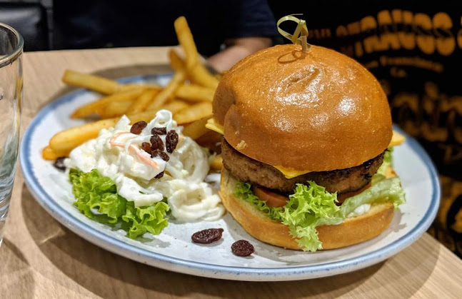 Harry's Angullia Park