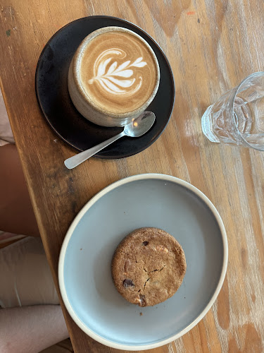 Comentarii opinii despre HOUSE DOWNSTAIRS