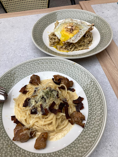 Mamma Mia Trattoria E Caffè - Hospitality and gastronomy