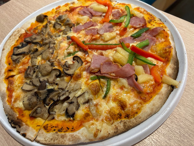 Peperoni Pizzeria @ Upper Thomson - Hospitality and gastronomy