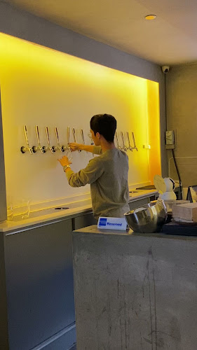 Comentarii opinii despre Almost Famous Bar