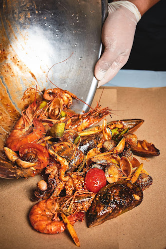 3 Coleman St, B1-32 Peninsula Shopping Centre, Singapore 179804