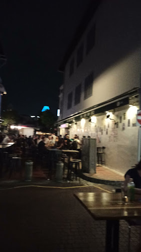 Opinii despre Mogambo Bar & Restaurant în Singapore - Hospitality and gastronomy