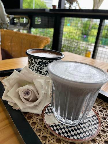 Under Der Linden: Café | Pets Friendly | Events Space | Restaurant | One North | Portsdown | Coffee - Hospitality and gastronomy