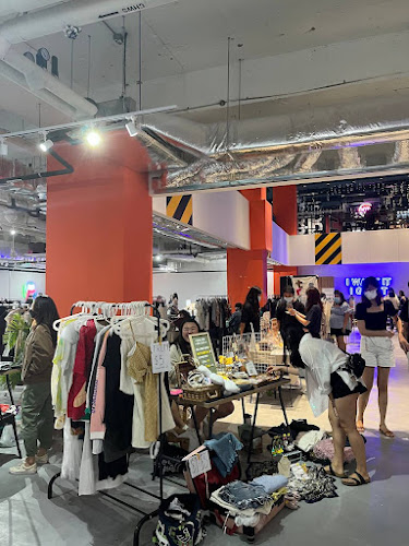 Fleawhere @ Queensway - Hospitality and gastronomy