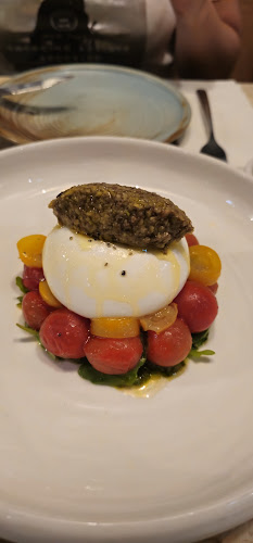 Loulou - French Cuisine & Wine Bar - Singapore