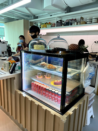 Comentarii opinii despre HOUSE DOWNSTAIRS