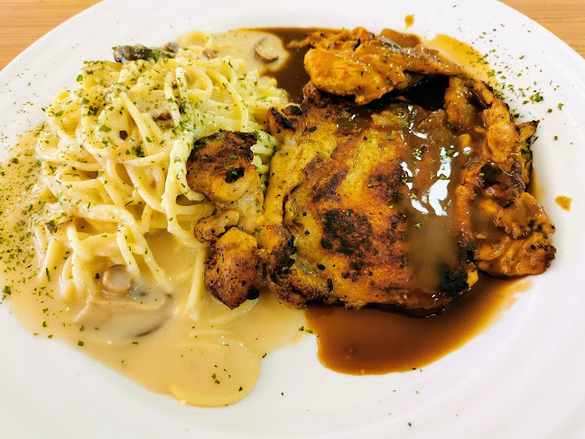 Comentarii opinii despre Broadway Coffeeshop @ 51 Changi Business Park Central 2