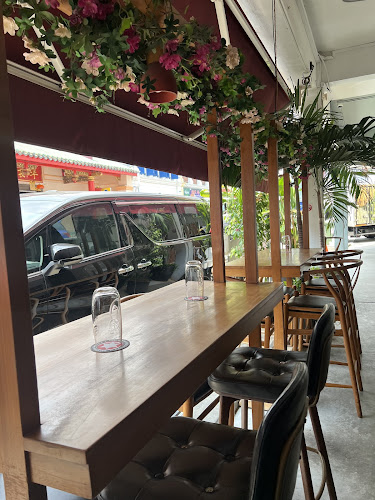 Loulou - French Cuisine & Wine Bar - Hospitality and gastronomy