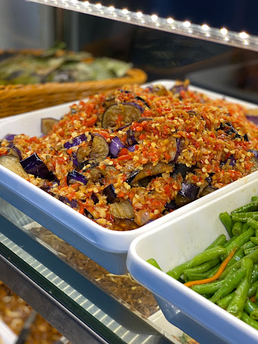 51 Old Airport Rd, #01-96/97 Food Centre, Singapore 390051