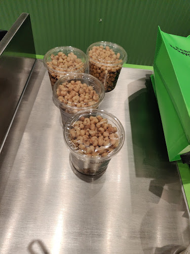 Comentarii opinii despre SNACK BOX 零食工坊 @ Pasir Ris Mall