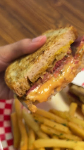 Joji's Sandwich Parlour - Hospitality and gastronomy