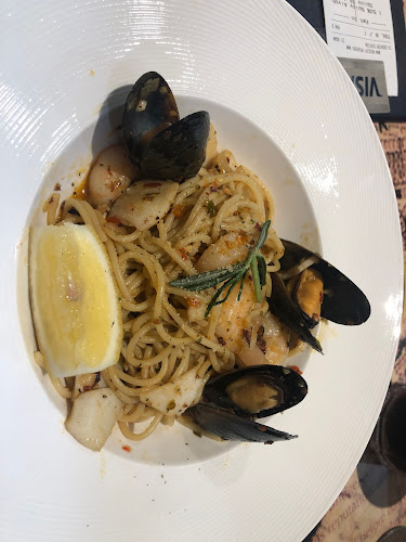 The Manhattan Fish Market - Hospitality and gastronomy