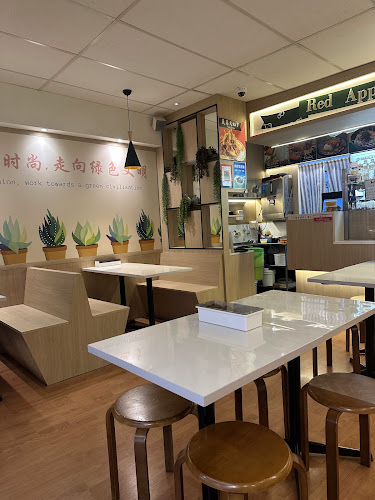 Comentarii opinii despre Red Apple Veggie Cafe