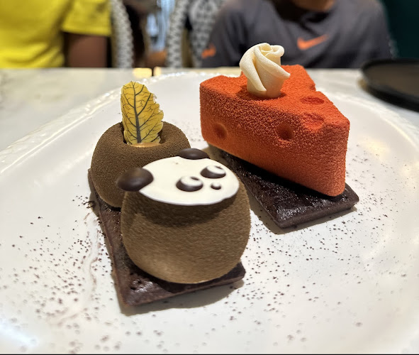 Le Petit Paris - Hospitality and gastronomy