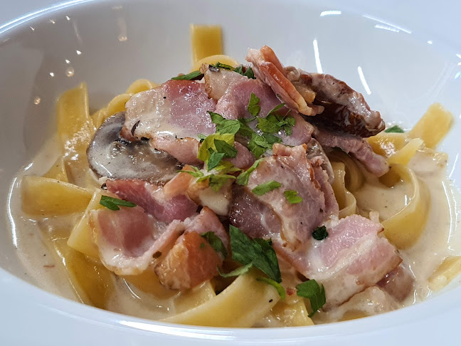 #881, Singapore 279893