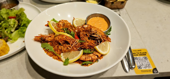 COLLIN'S® Shaw Plaza - Singapore