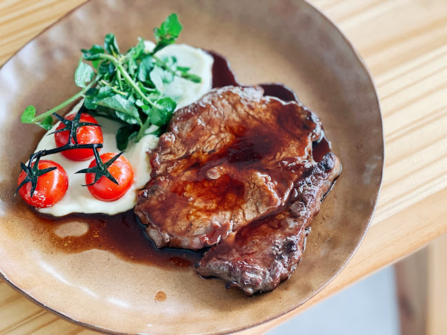 Under Der Linden: Café | Pets Friendly | Events Space | Restaurant | One North | Portsdown | Coffee