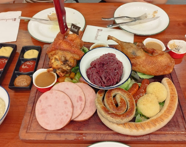 1 HarbourFront Walk, #01-149 VivoCity, Singapore 098585