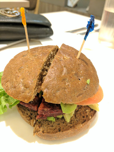 Opinii despre Cedele Bakery Kitchen - Parkway Parade în Singapore - Hospitality and gastronomy