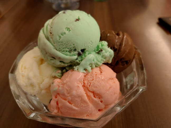 Opinii despre Swensen's @ Plaza Singapura în Singapore - Hospitality and gastronomy