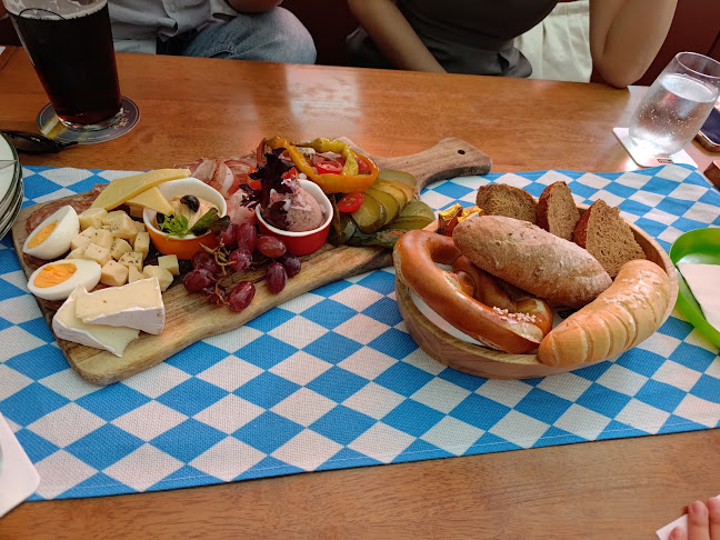 Opinii despre Brotzeit German Beer Bar and Restaurant - Katong în Singapore - Hospitality and gastronomy