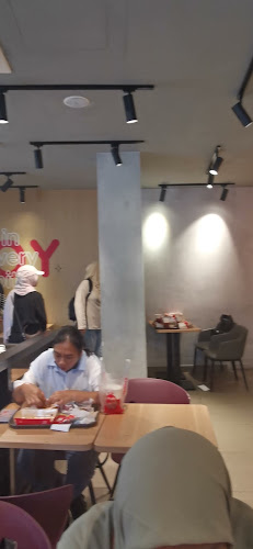 Jollibee Bugis - Hospitality and gastronomy