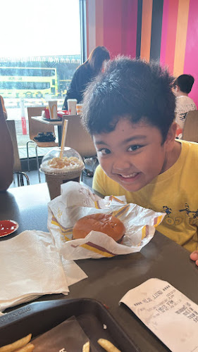 McDonald's Eastpoint Mall - Hospitality and gastronomy