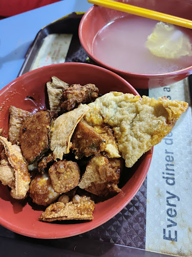 Loong Kee Yong Tau Fu 龍記釀豆腐 - Hospitality and gastronomy