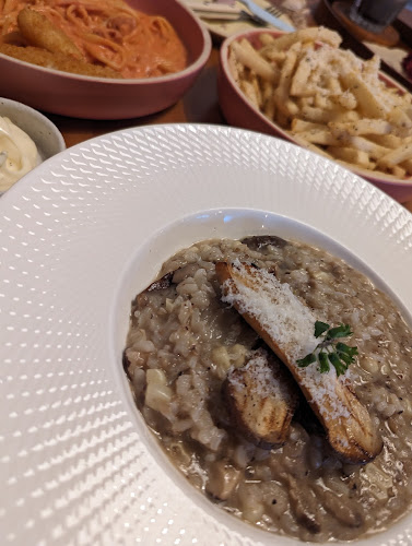 Under Der Linden: Café | Pets Friendly | Events Space | Restaurant | One North | Portsdown | Coffee - Hospitality and gastronomy