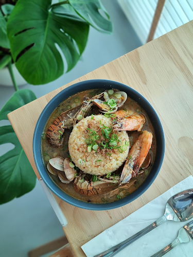 Comentarii opinii despre HOUSE DOWNSTAIRS