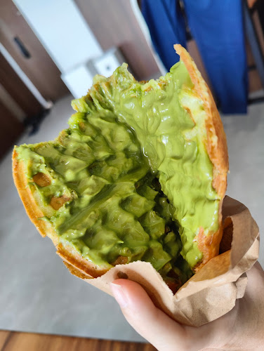 Blk 5 Eunos Cres, #01-2605, Singapore 400005