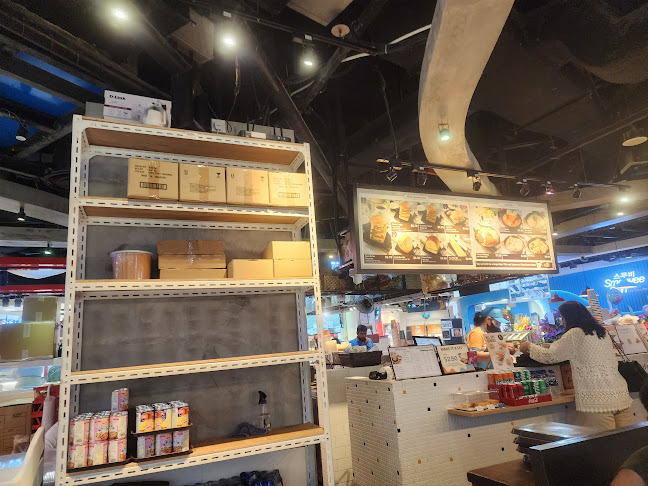 Heavenly Wang - Singapore