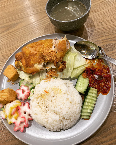 78 Airport Blvd., B2 241/242, Singapore 819666