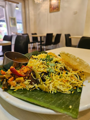Gokul - Raas Vegetarian Restaurant - Hospitality and gastronomy