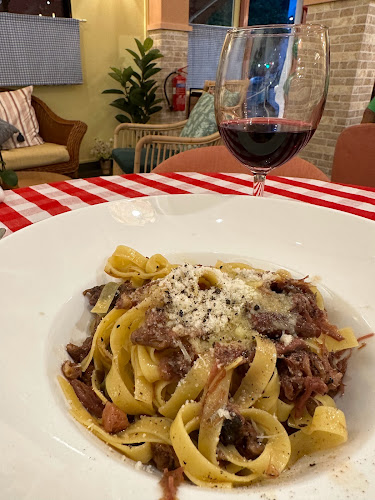 Mikey's Taverna - Hospitality and gastronomy