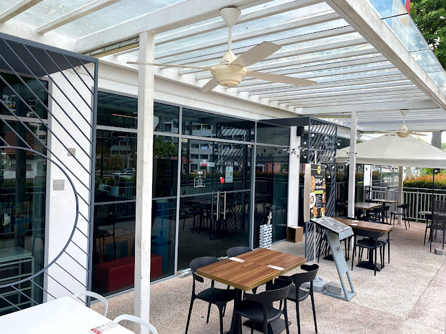 Nom Bistro - Hospitality and gastronomy