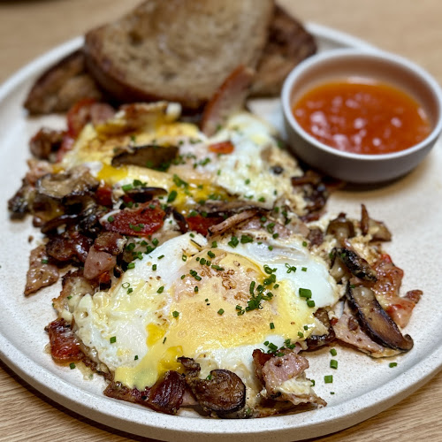 199 E Coast Rd, Singapore 428902