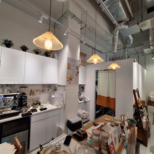 Lilac Oak | Vegan Café & Bakes - Hospitality and gastronomy