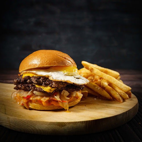 Cuscaden Bar & Bistro - Hospitality and gastronomy