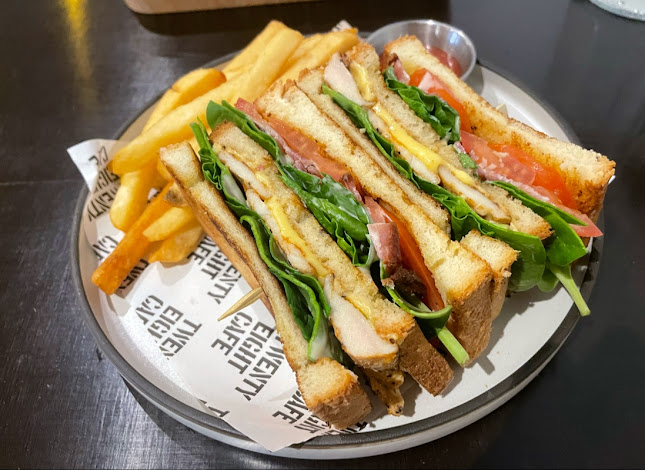 Opinii despre Twenty Eight Cafe în Singapore - Hospitality and gastronomy