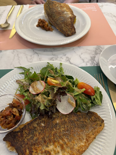 370 Alexandra Rd, #01-23/24/25/35/36 Anchorpoint Shopping Centre, Singapore 159953