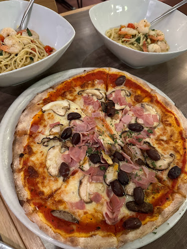 Spizza Bukit Timah - Hospitality and gastronomy