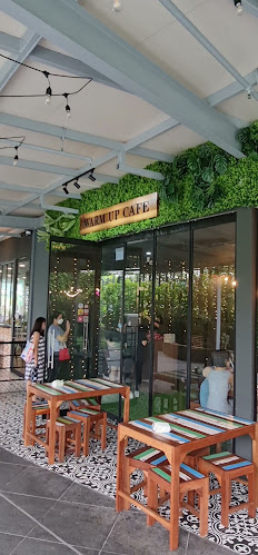 Warm Up Cafe @ The Star Vista