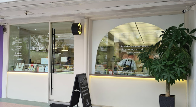 Mr. Bucket Chocolaterie - Sin Ming